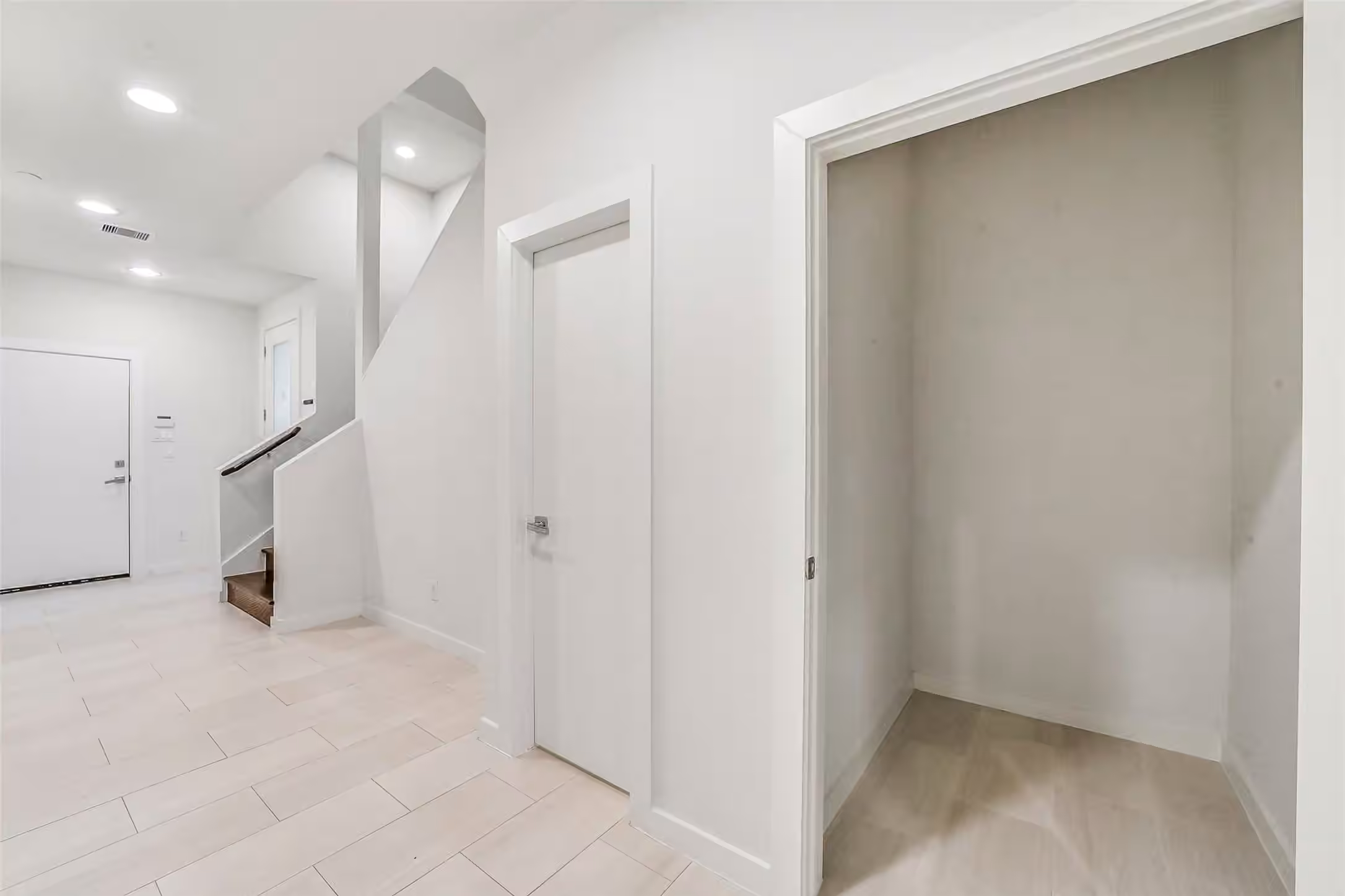Photo 7 of 716 W Drew Street, Houston, TX