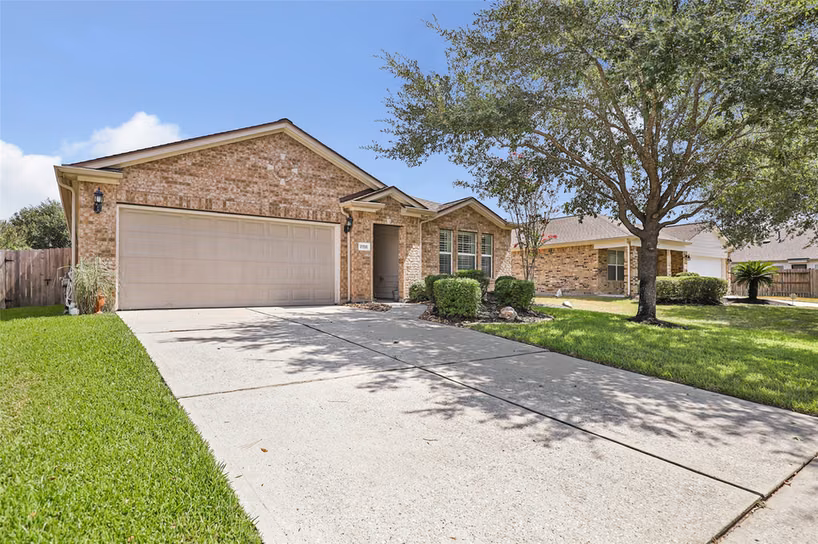 Photo 3 of 2708 Woodspring Acres Drive, Houston, TX