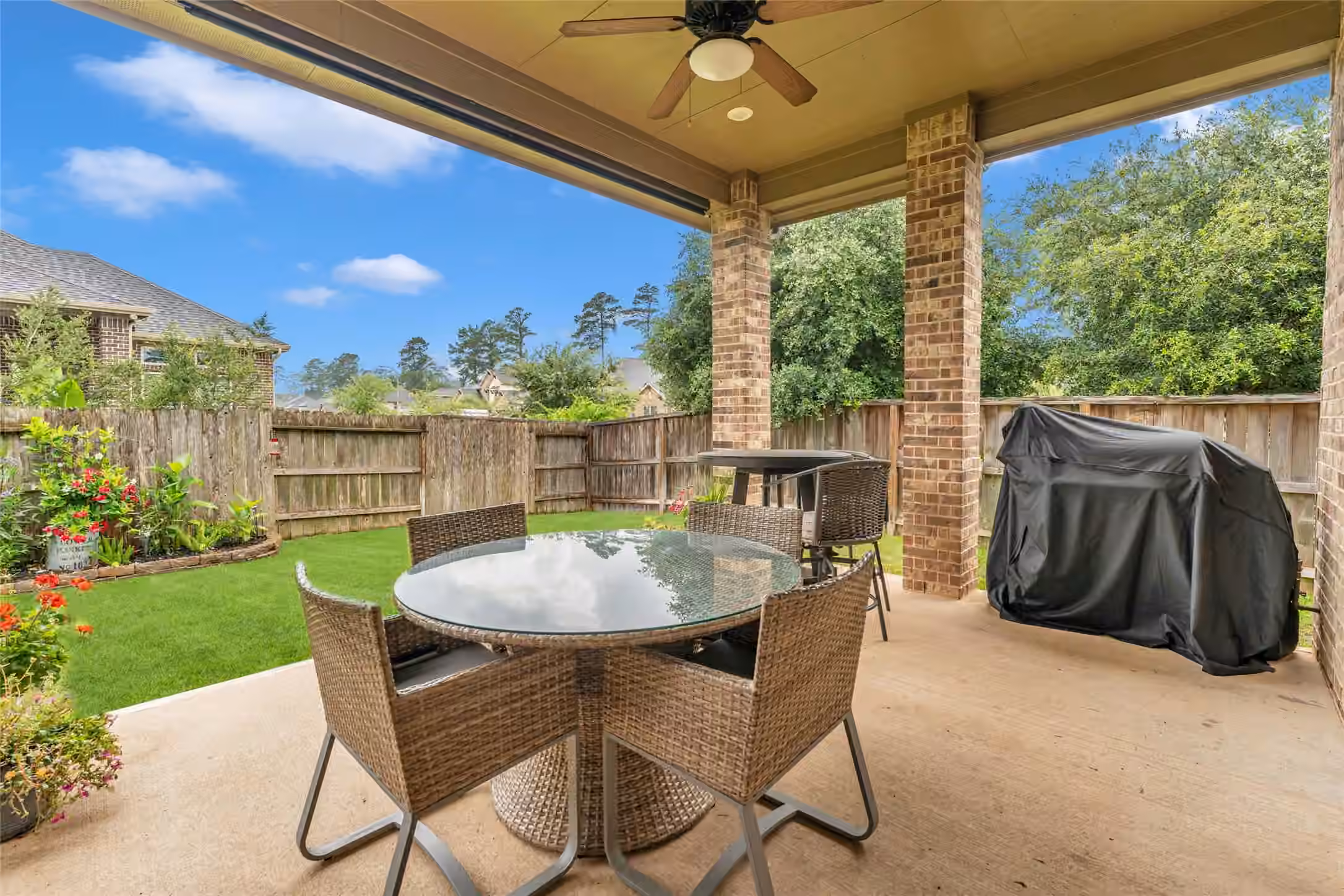 Photo 7 of 561 Rolling Brook Lane, Pinehurst, TX