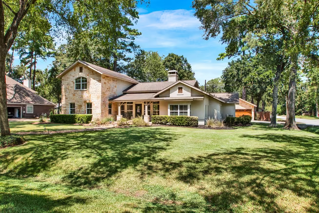 Photo 5 of 12102 Oak Bluff Drive, Houston, TX
