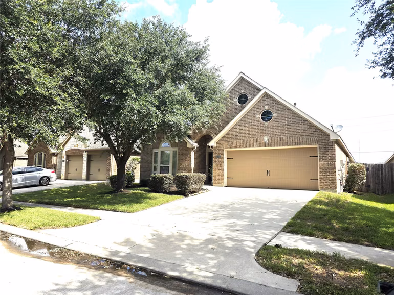Photo 2 of 26318 Serenity Oaks Drive, Richmond, TX