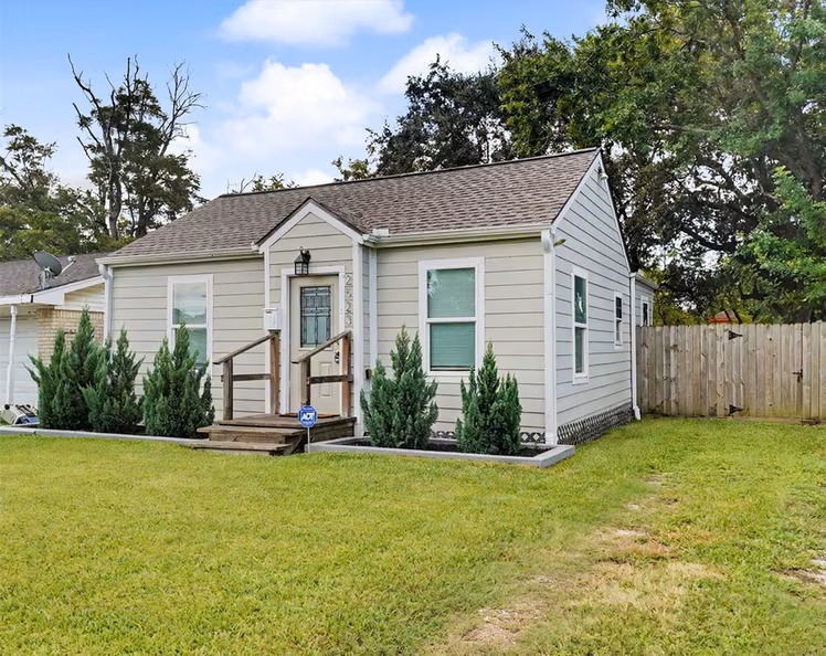 Photo 2 of 2523 7th Avenue N, Texas City, TX