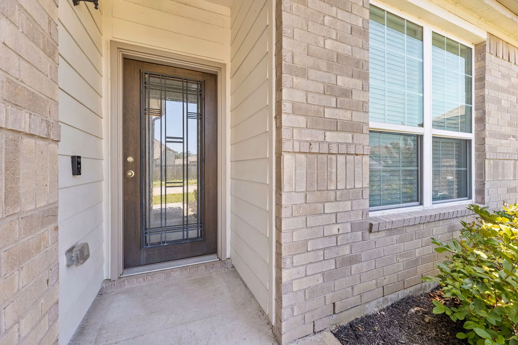 Photo 4 of 17515 Harbourfront Road, Humble, TX