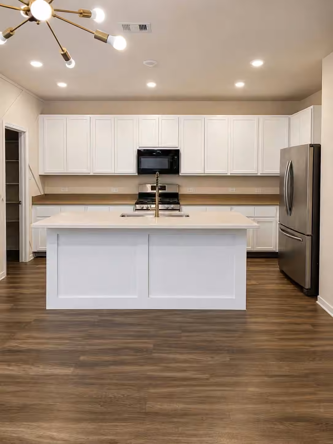 Photo 3 of 9735 Raisbeck, Houston, TX