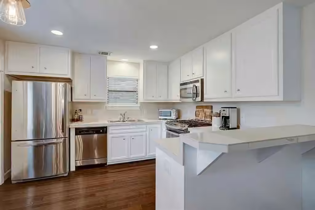 Photo 4 of 827 E 36th Street, Houston, TX