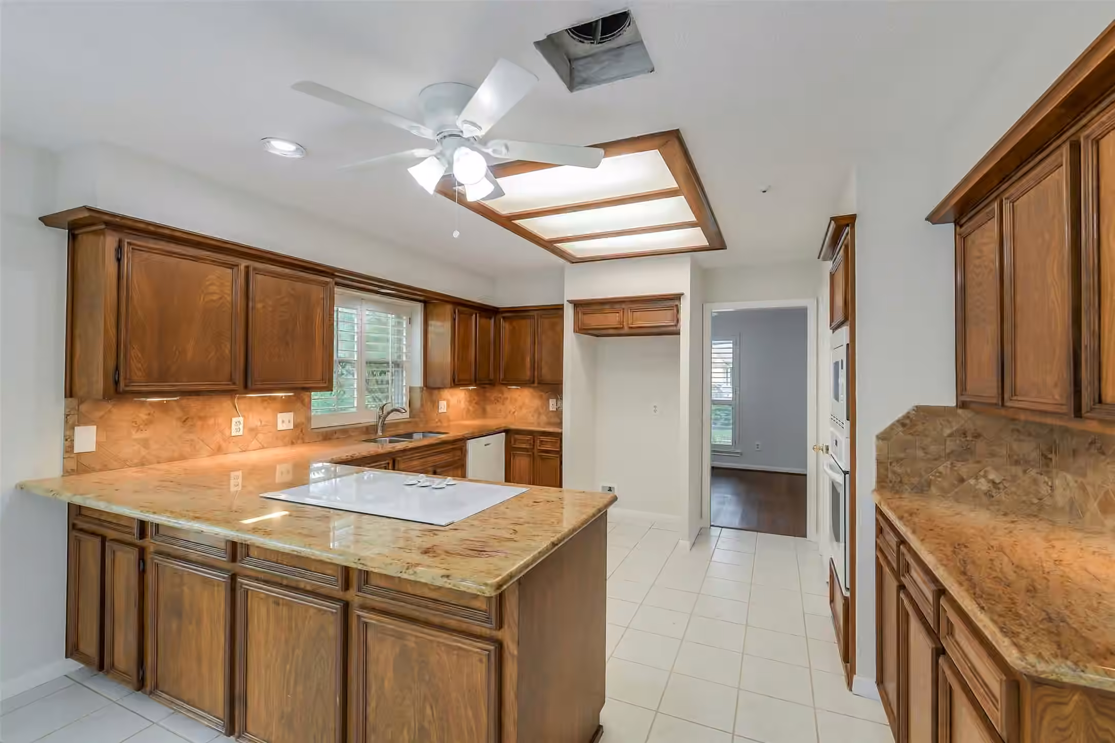 Photo 6 of 15846 Signal Creek Drive, Houston, TX
