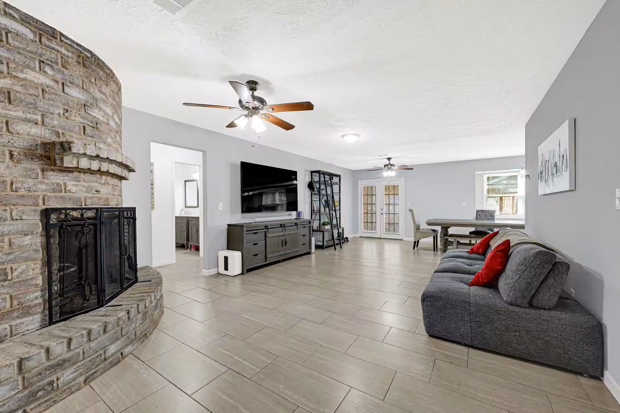 Photo 4 of 5343 Royal Parkway, Friendswood, TX