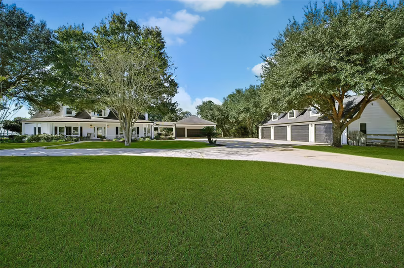 Photo 2 of 29919 Tudor Way, Magnolia, TX