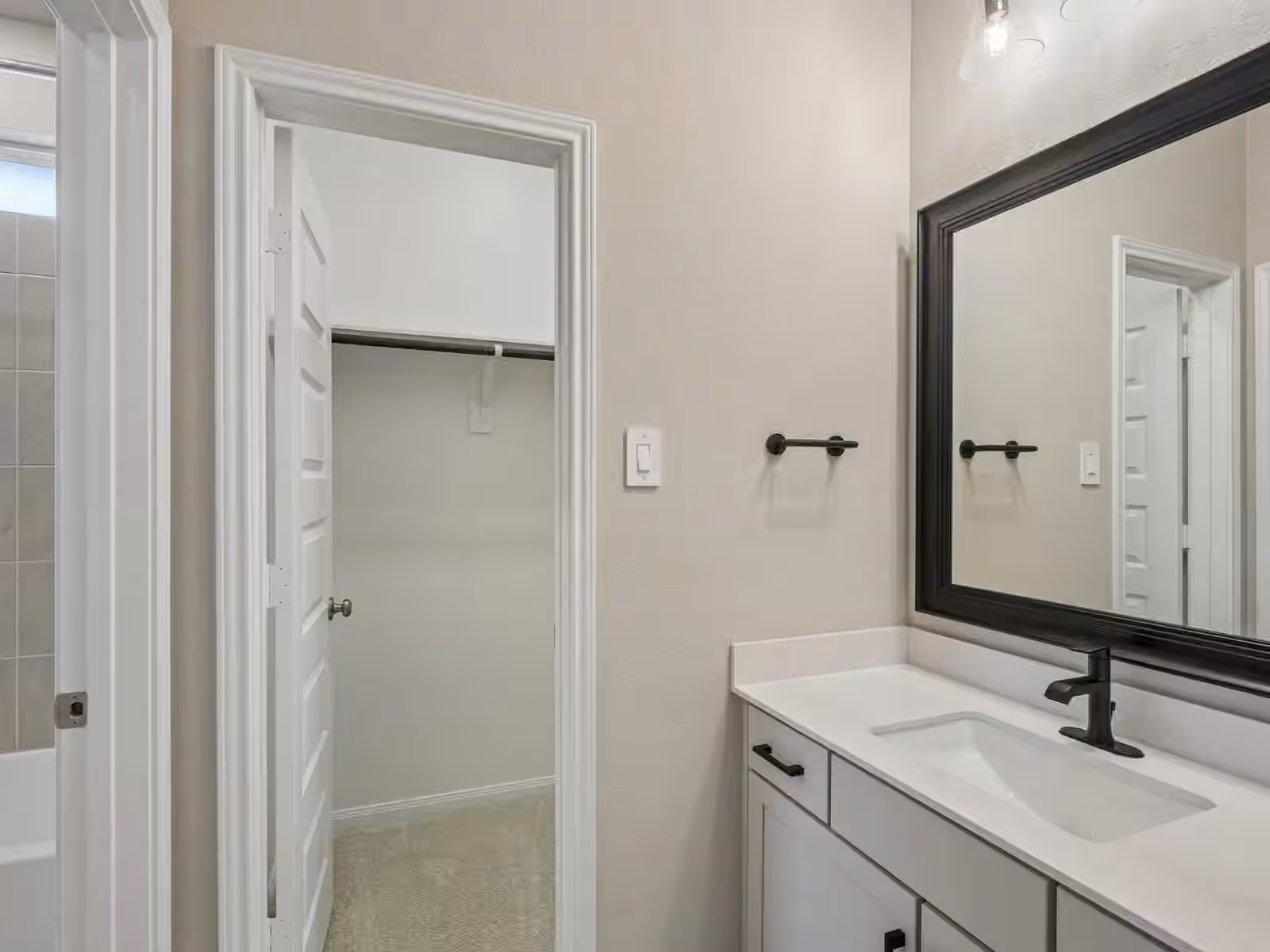Photo 4 of 6112 Golden Plover Lane, Pearland, TX