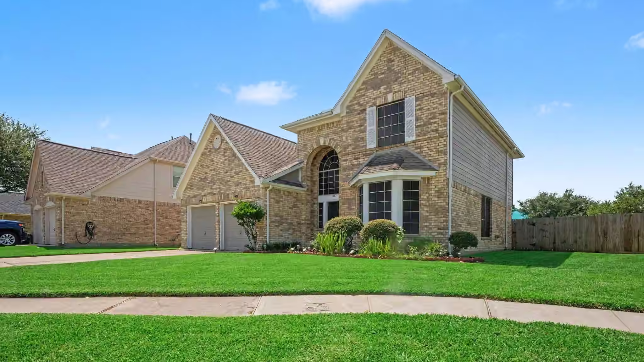 Photo 4 of 1927 Pinewood Court, Baytown, TX