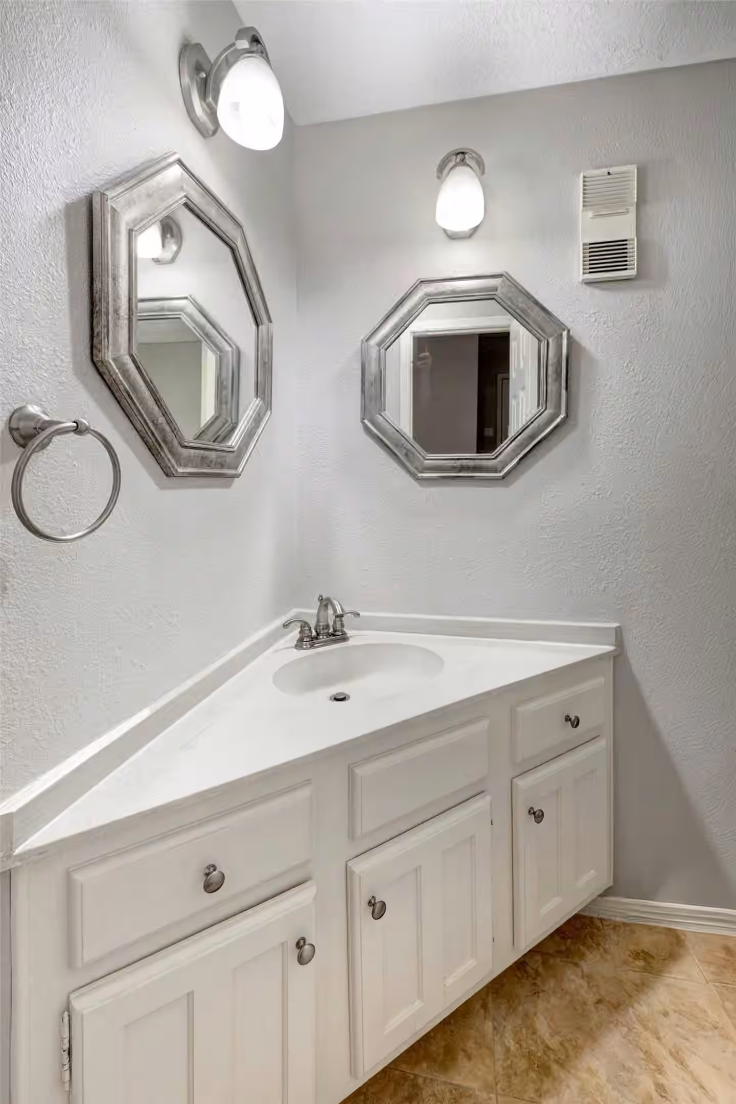 Photo 7 of 7350 Kirby 24, Houston, TX