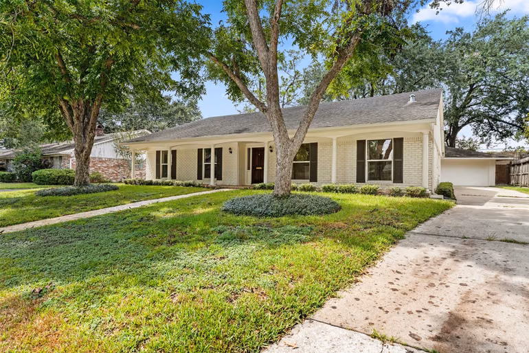 Photo 3 of 506 Briar Hill Drive, Houston, TX