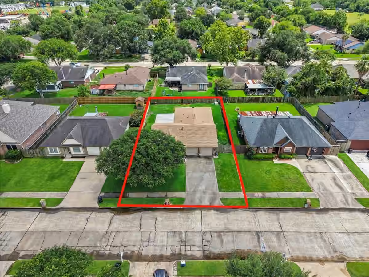 Photo 3 of 11734 Alamo Dr, La Porte, TX