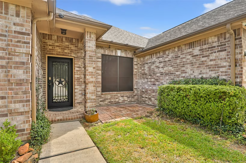 Photo 4 of 24706 E Burnaby Circle, Spring, TX