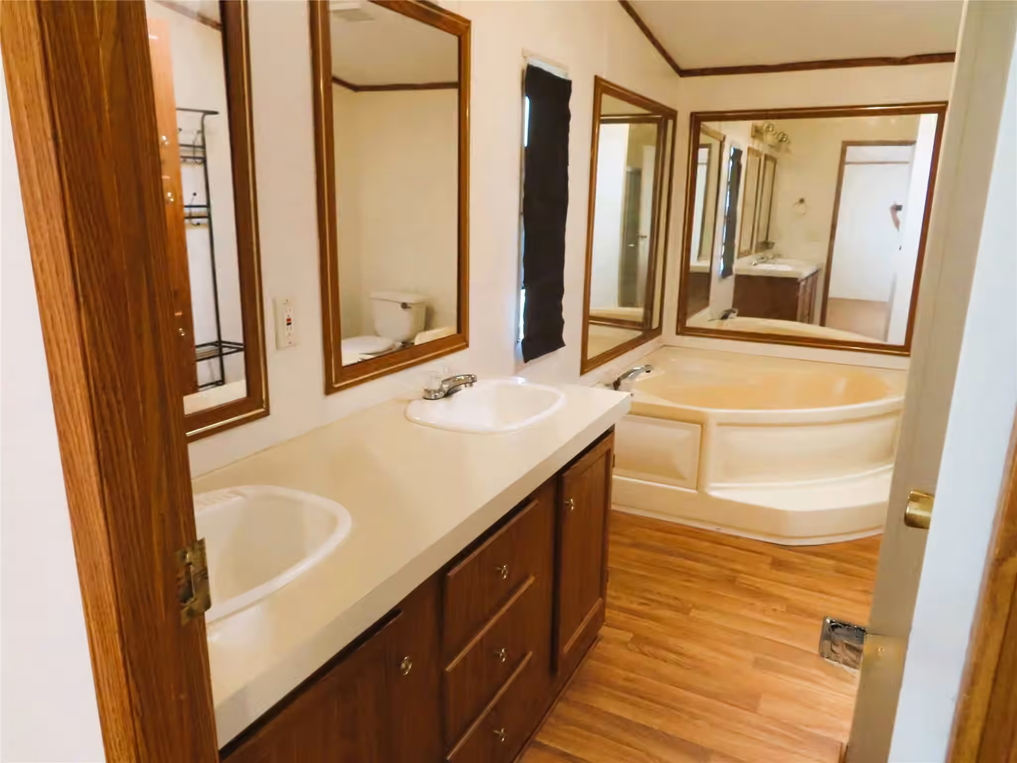 Photo 6 of 16448 Hill Country Drive, Conroe, TX
