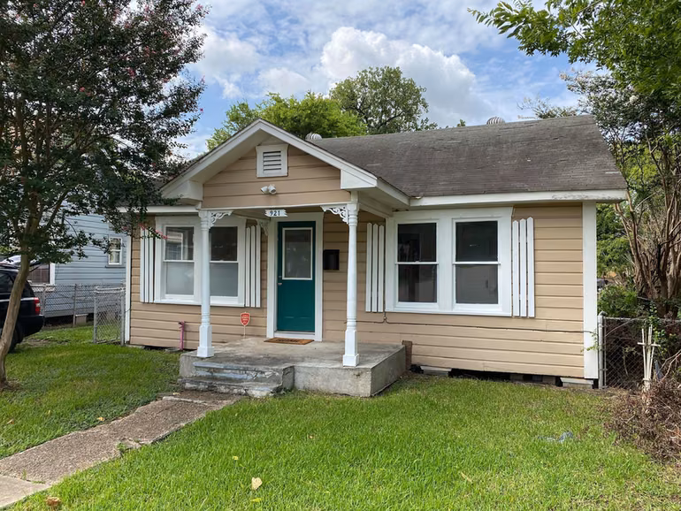 Photo of 921 Booth Street, Houston, TX 77009