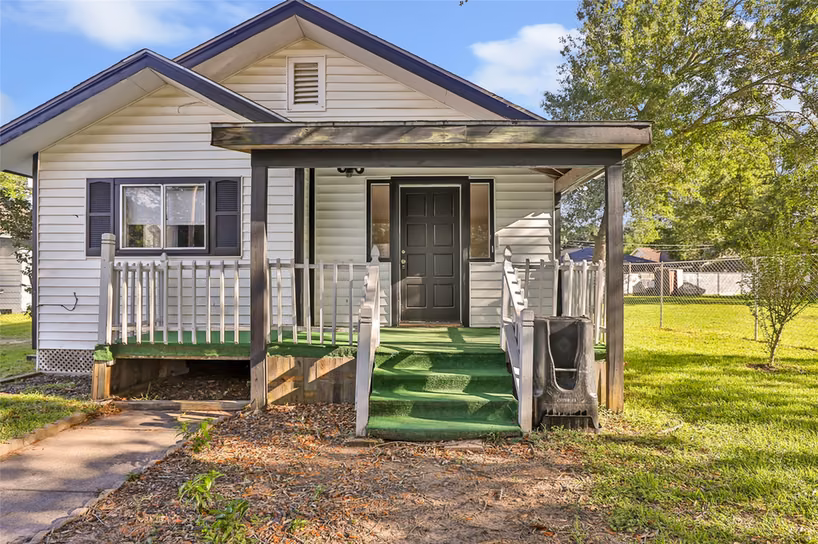 Photo of 105 Graham Street, Baytown, TX 77520