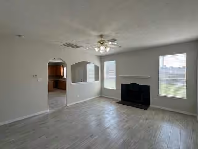 Photo 7 of 12231 AURONIA DR, Houston, TX