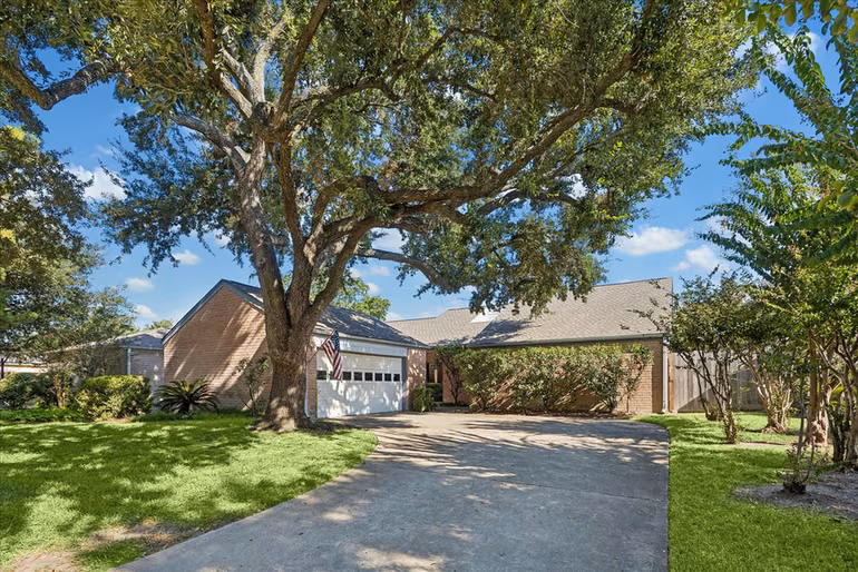 Photo 6 of 11510 Overbrook Lane, Houston, TX