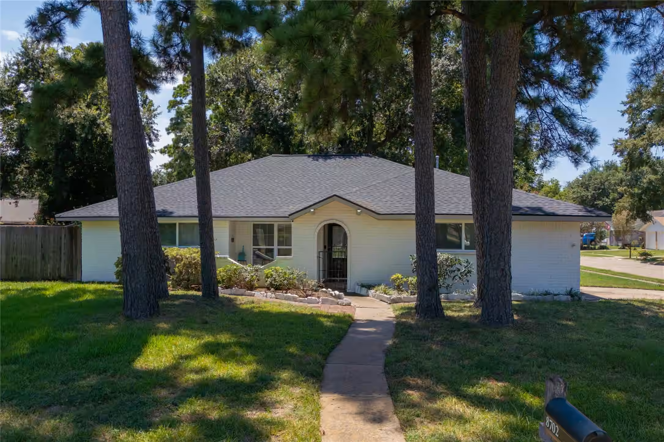 Photo of 8702 Landwood Drive, Houston, TX