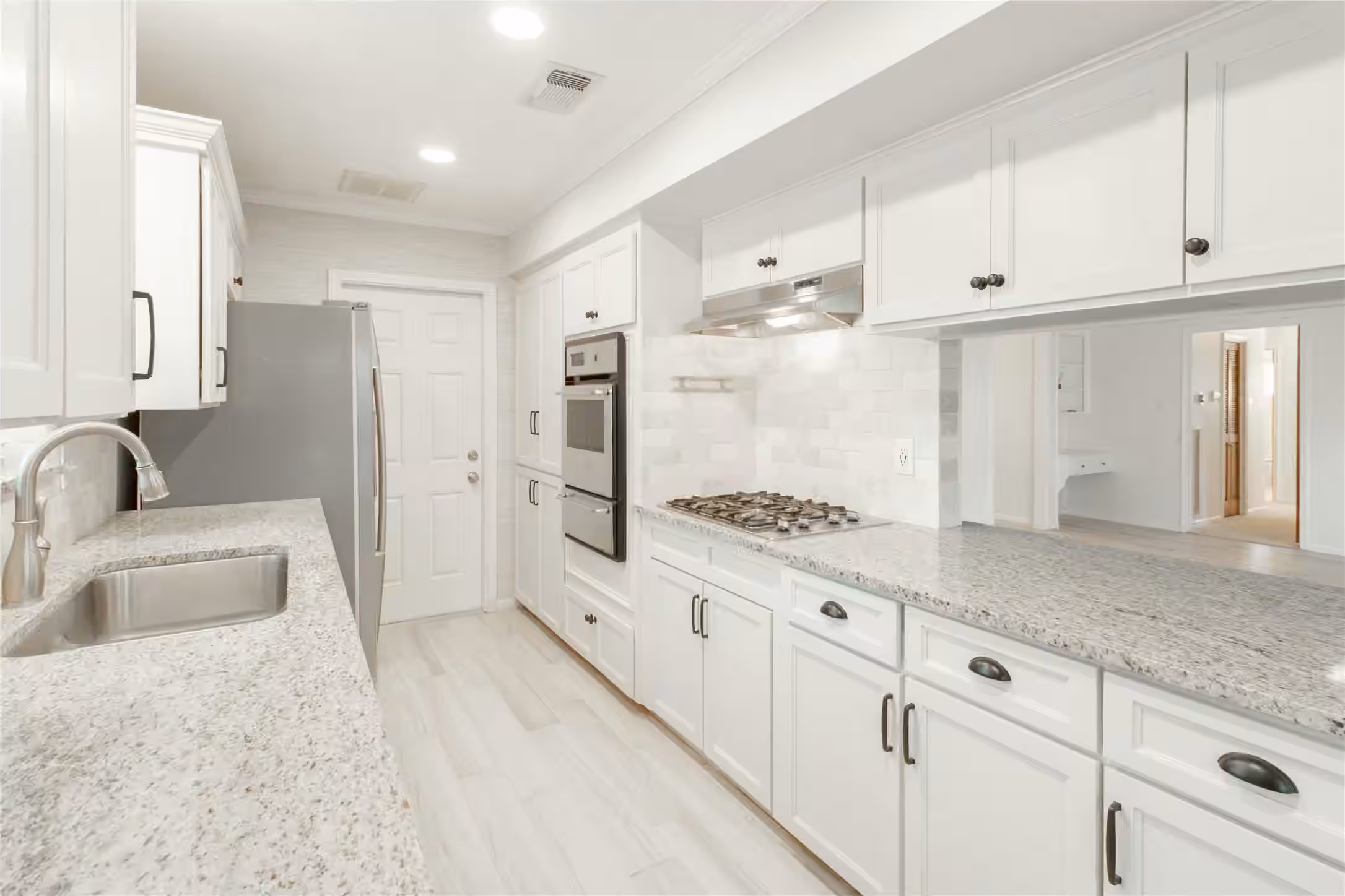 Photo 6 of 8702 Landwood Drive, Houston, TX