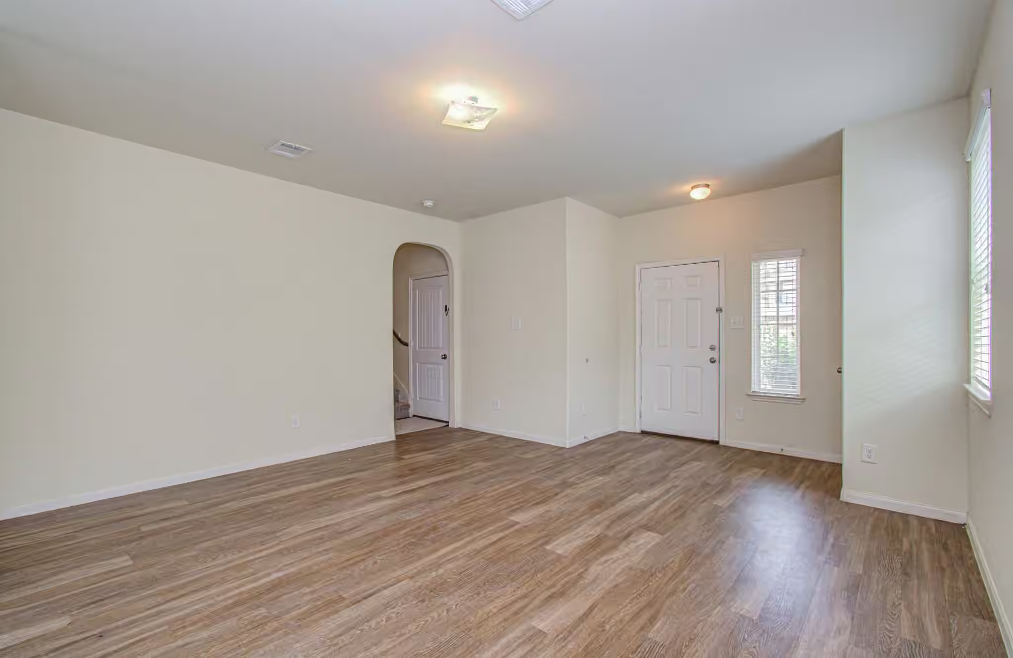 Photo 5 of 10335 Solitude Way, Houston, TX