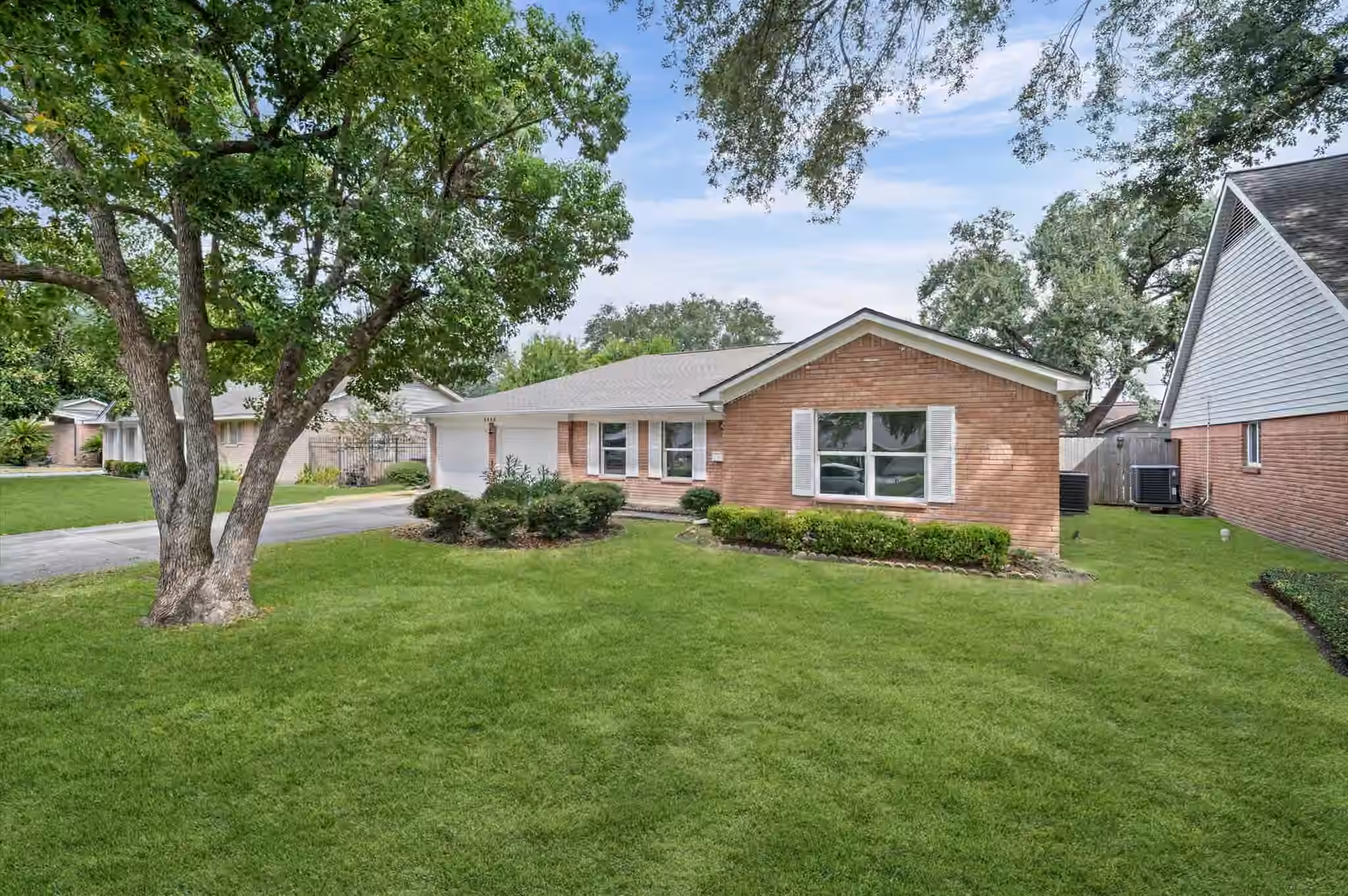 Photo 2 of 9506 Winsome Lane, Houston, TX