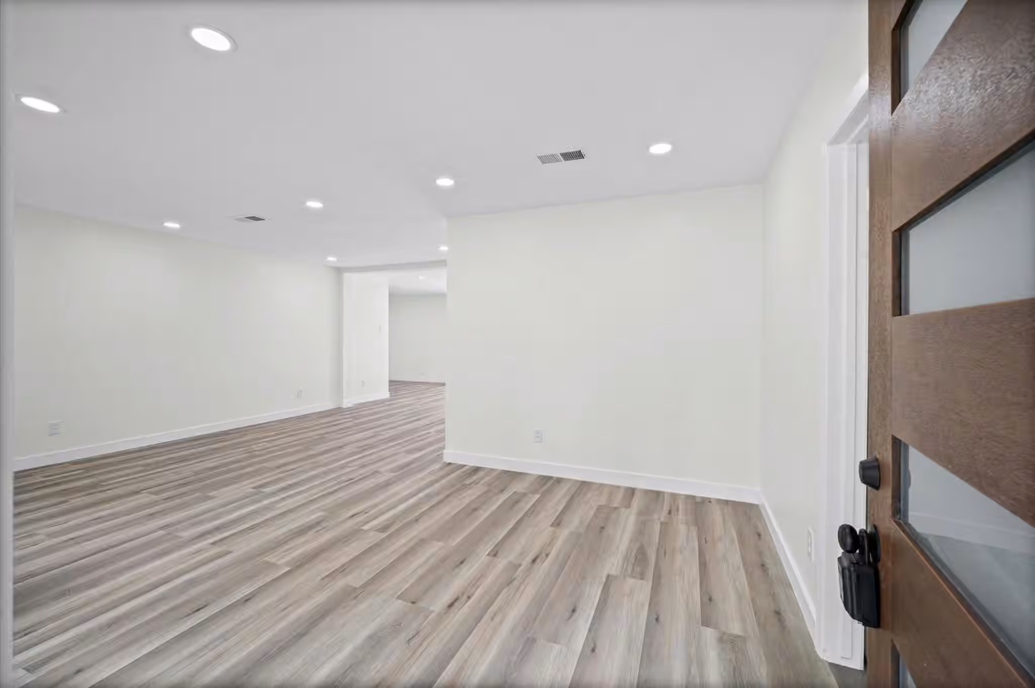 Photo 5 of 9506 Winsome Lane, Houston, TX