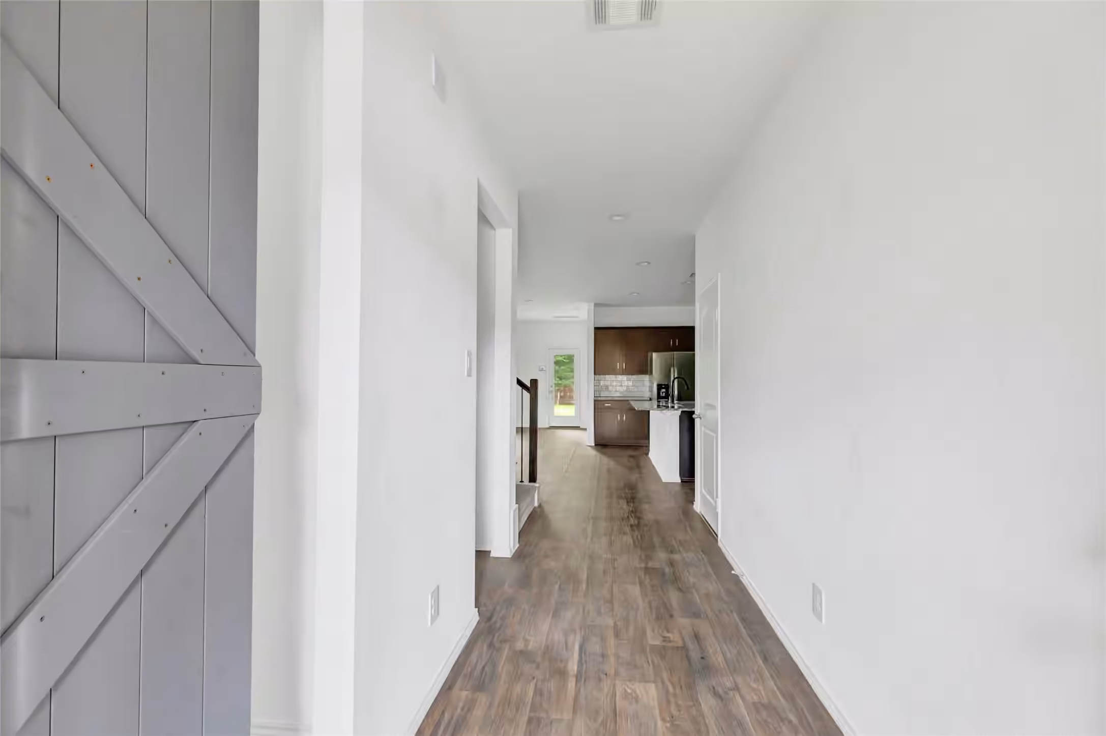 Photo 5 of 2514 S Colosseum Court, New Caney, TX
