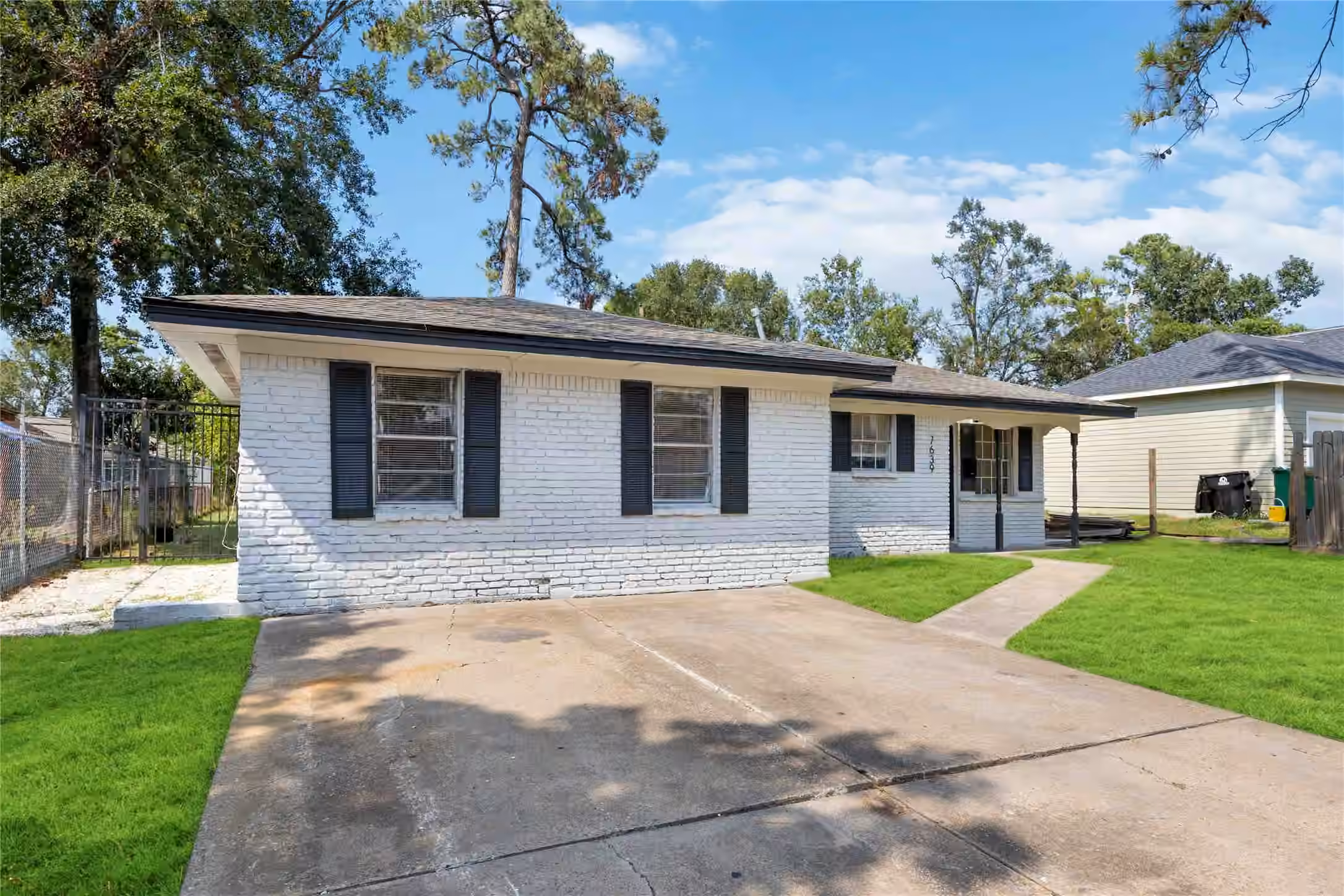 Photo 3 of 7639 Bigwood Street, Houston, TX