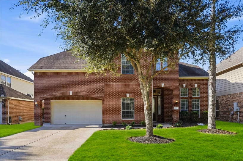 Photo 2 of 2526 Crystal Shore Drive, Rosharon, TX