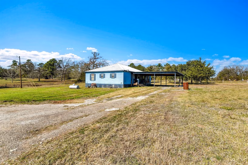 Photo 7 of 959 Walker Loop, Huntsville, TX