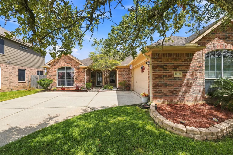 Photo 2 of 18122 Memorial Falls Drive, Tomball, TX