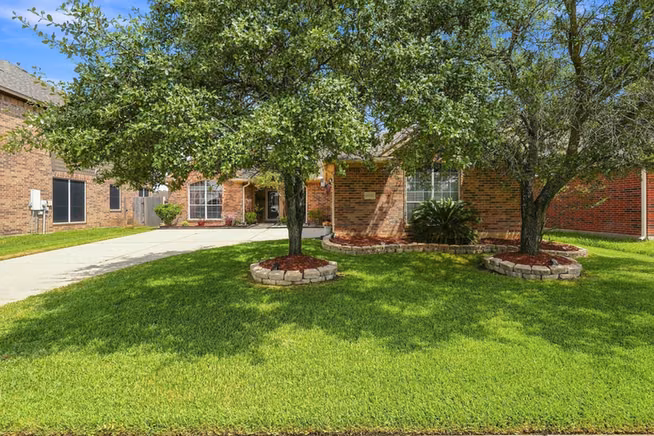 Photo 4 of 18122 Memorial Falls Drive, Tomball, TX