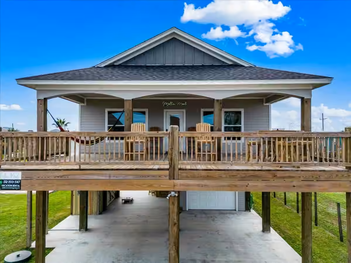 Photo 3 of 961 Palmetto Drive, Crystal Beach, TX