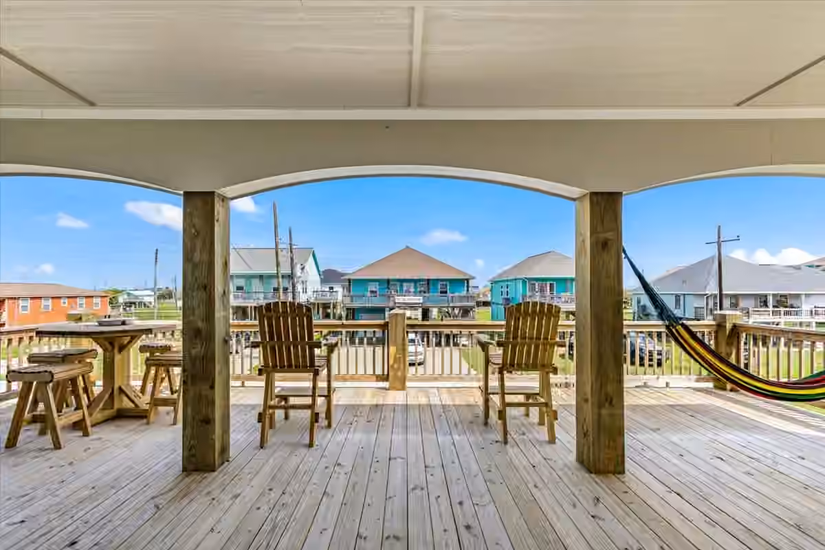 Photo 4 of 961 Palmetto Drive, Crystal Beach, TX