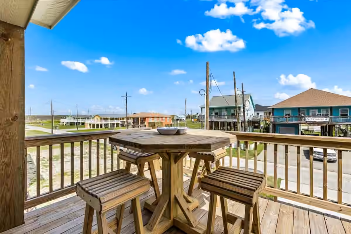 Photo 5 of 961 Palmetto Drive, Crystal Beach, TX