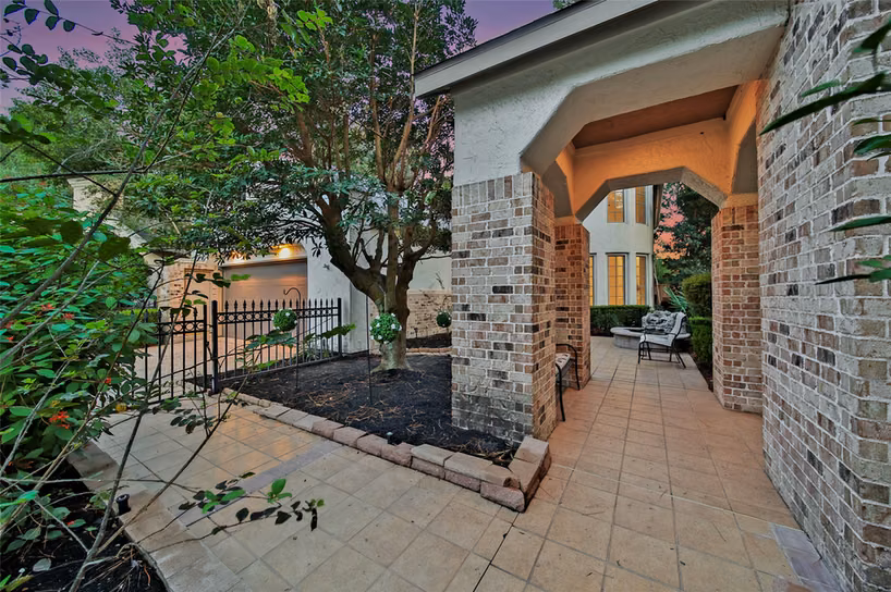 Photo 3 of 1302 Avon Way, Houston, TX