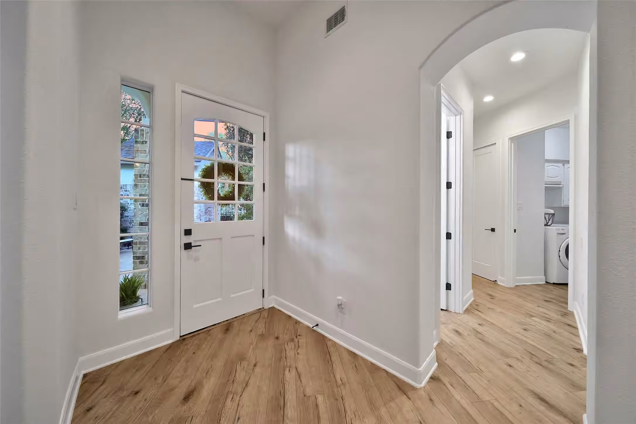 Photo 5 of 1302 Avon Way, Houston, TX