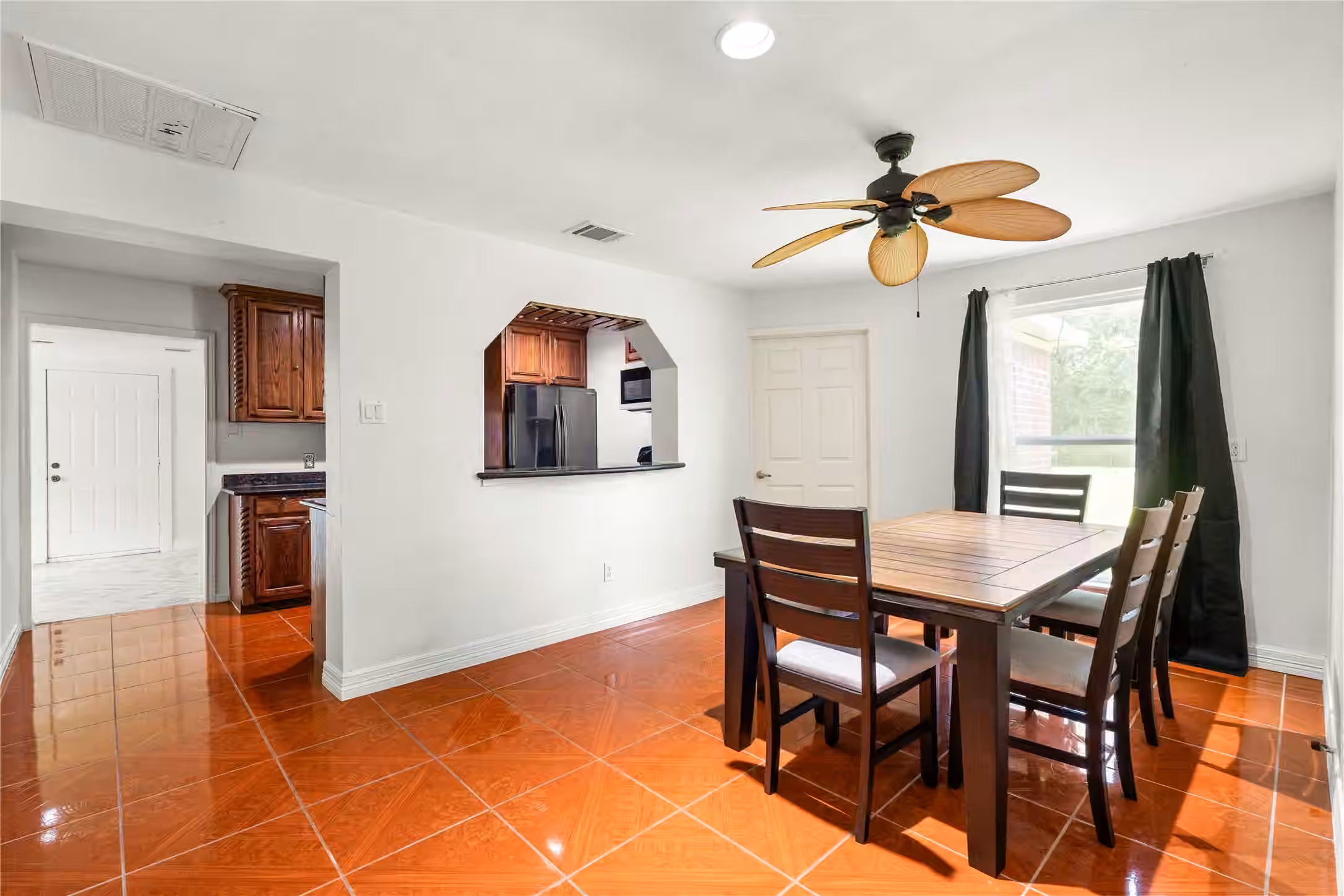 Photo 3 of 2120 Vance Street, Houston, TX