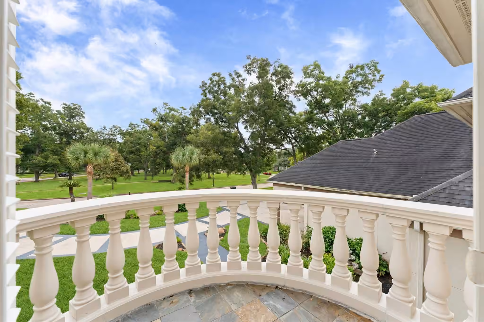 Photo 3 of 1830 Forest Gate Circle, Sugar Land, TX