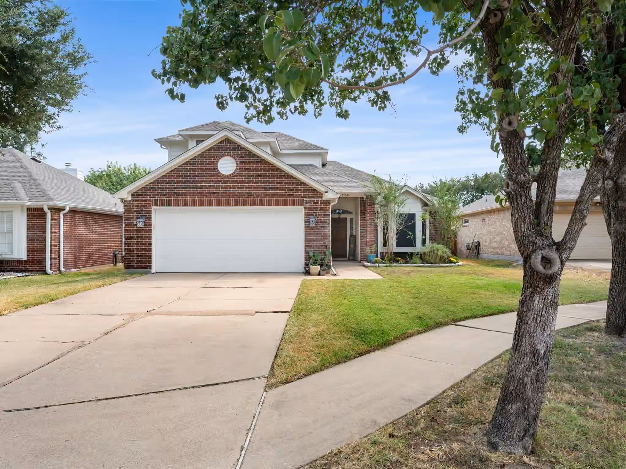 Photo 3 of 6714 Hertford Park Drive, Houston, TX