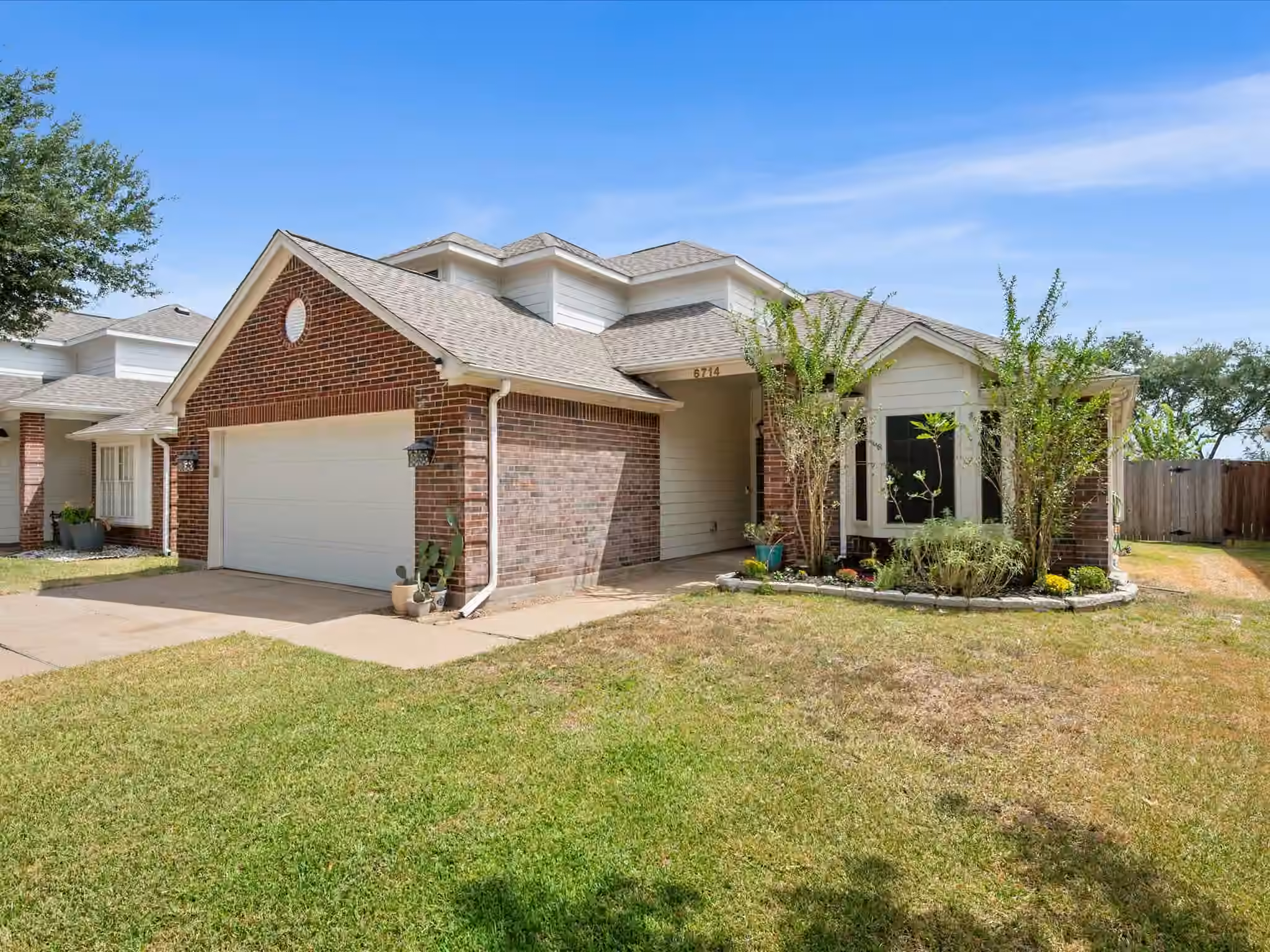 Photo 4 of 6714 Hertford Park Drive, Houston, TX