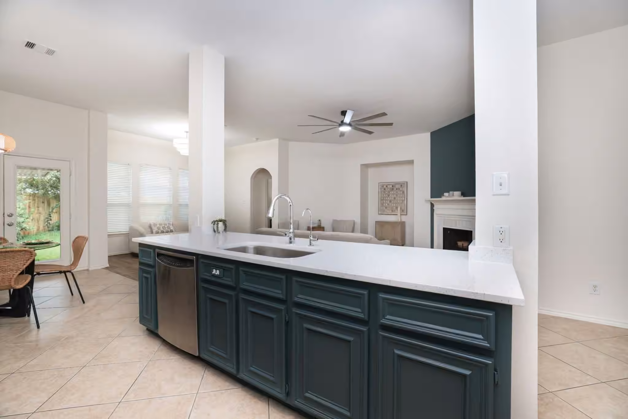 Photo 4 of 4814 Mosaic Canyon Court, Humble, TX