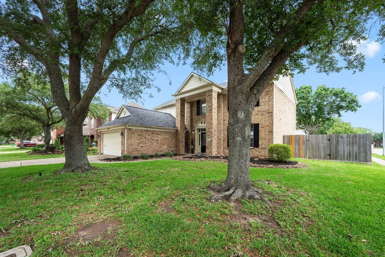 Photo 2 of 6931 Royal Knoll Court, Pasadena, TX