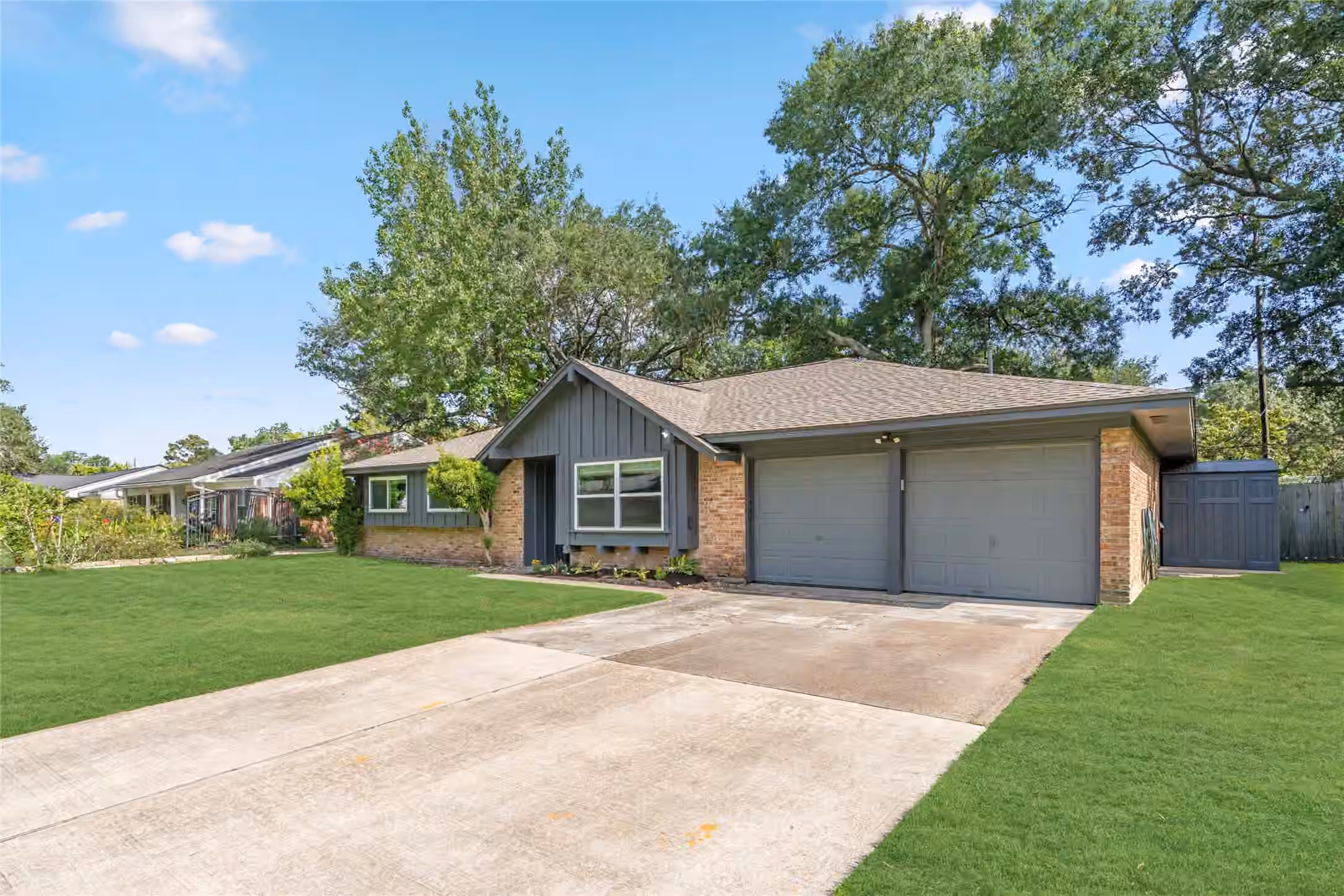 Photo 2 of 5723 Spellman Road, Houston, TX