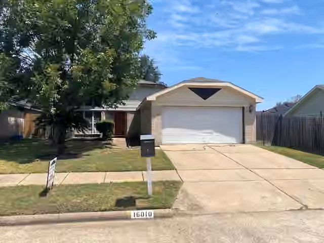 Photo 2 of 16010 Vista Del Mar Drive, Houston, TX