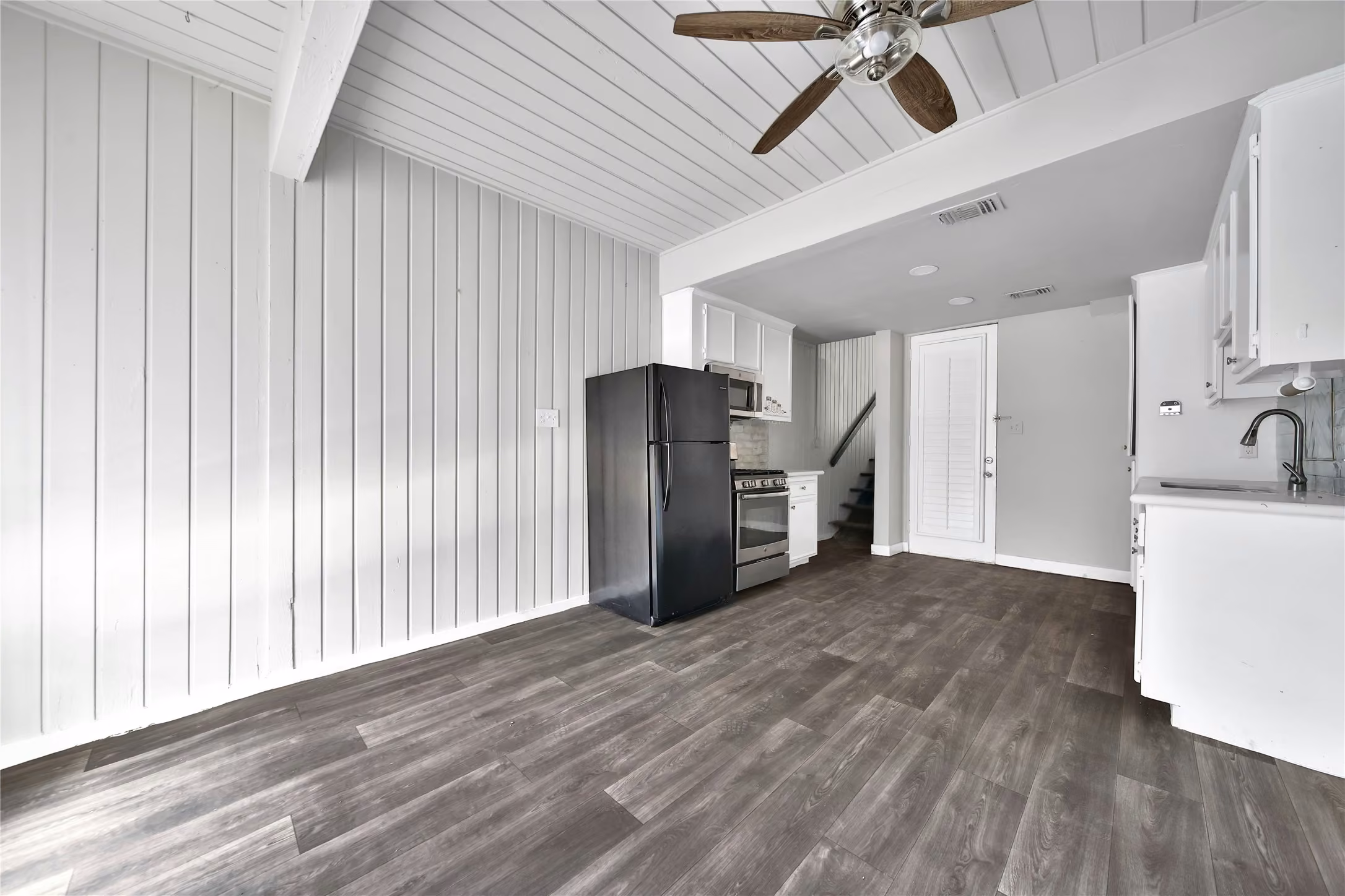 Photo 4 of 28 Lakeway Street, Conroe, TX