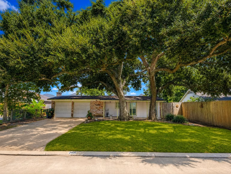 Photo 2 of 2406 Bayou Drive, League City, TX