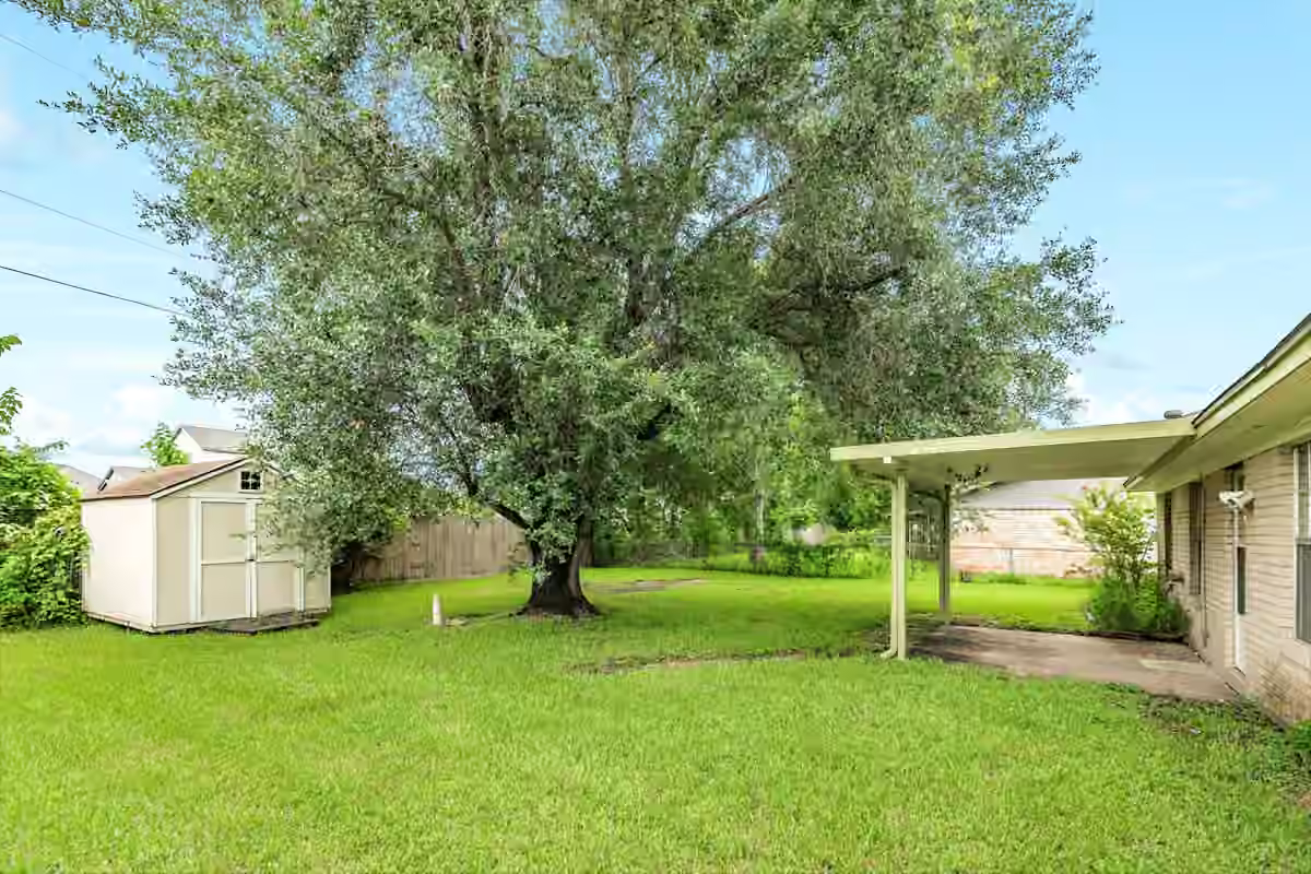Photo 7 of 129 La Laja Drive, Angleton, TX